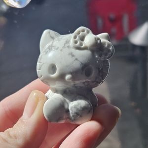 Hello kitty howlite carving